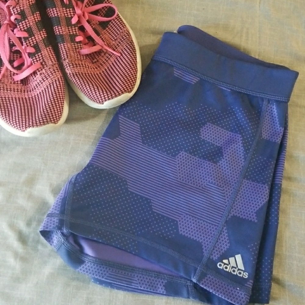 Adidas sliders/spandex shorts